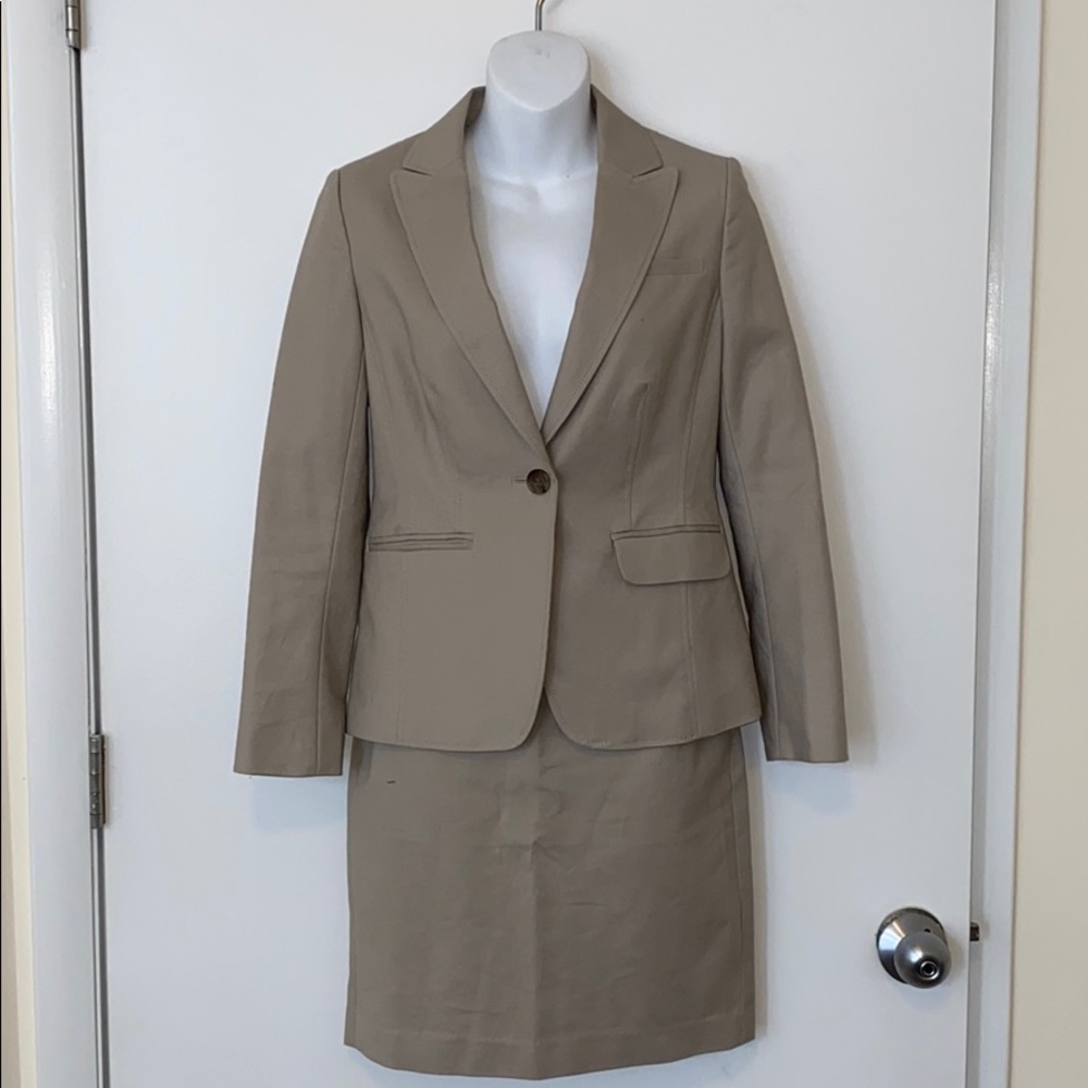 SALE ✨ Banana Republic Suit ✨